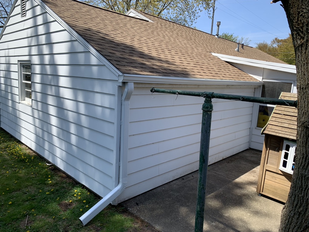 Residential roof repair service in Gobles MI home